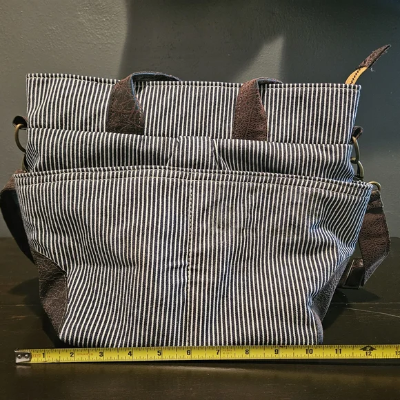 Chic Striped Tote with Brown Leather Details - Picture 2 of 11